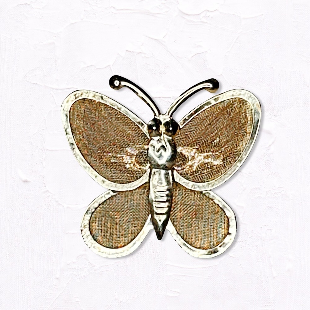 5673gc. Vintage Goldtone Mesh Butterfly